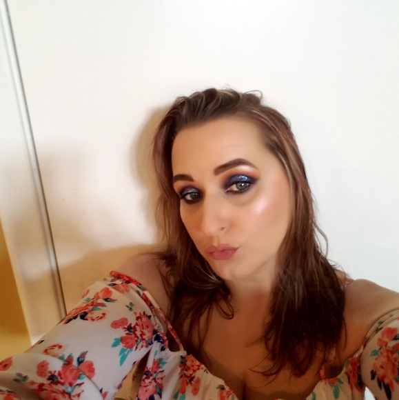 Meet your Posher, Amanda - Picture 2 of 3